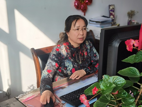 7b25353c7b7e4275be374032a8c0c015.jpg 贺虹.jpg